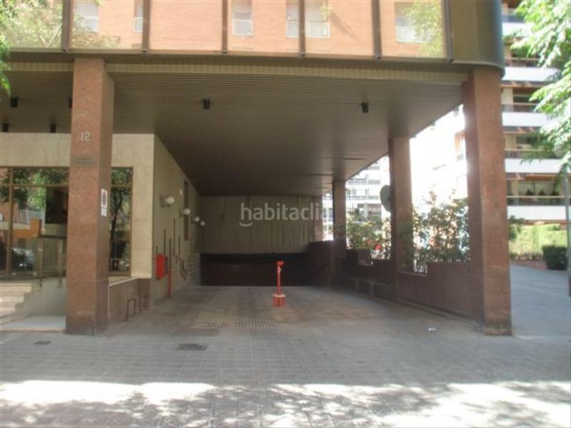 Foto 69e638c2-7730-4e28-a616-5b371017d89d. Lloguer aparcament cotxe a calle dr. pi sunye 12 a Barcelona