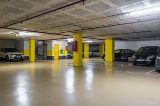 Rent Motorcycle parking in Calle marques de sentmenat 56