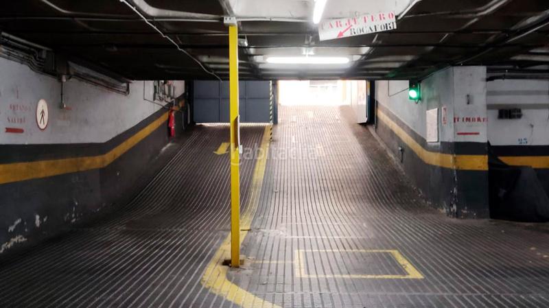 Foto f2d2472d-4236-4d54-ac6e-23b611546c46. Alquiler parking moto en calle rocafort 116 en La Nova Esquerra de l´Eixample Barcelona