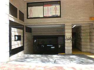 Rent Motorcycle parking in Avenida mistral 50