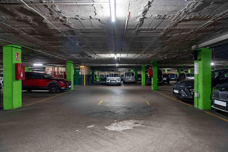 Foto ce142ee7-fa9d-4b93-a031-c8979b37618a. Rent motorcycle parking in calle valencia 511 in Sagrada Família Barcelona