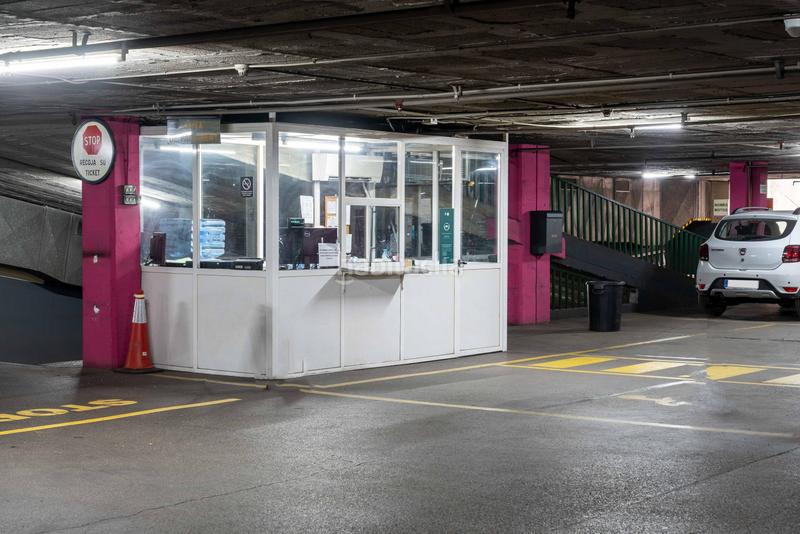 Foto e5d1c5bf-d9af-4101-8ff7-56947321a75e. Rent motorcycle parking in calle valencia 511 in Sagrada Família Barcelona