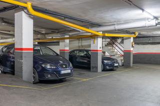 Motorcycle parking in CALLE CASANOVA 59