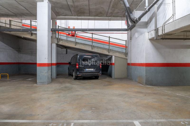 Foto d079f187-4051-46f4-b6b6-2d5c85bda70a. Alquiler parking coche en calle ernest lluch 15 en Hospitalet de Llobregat (L´)
