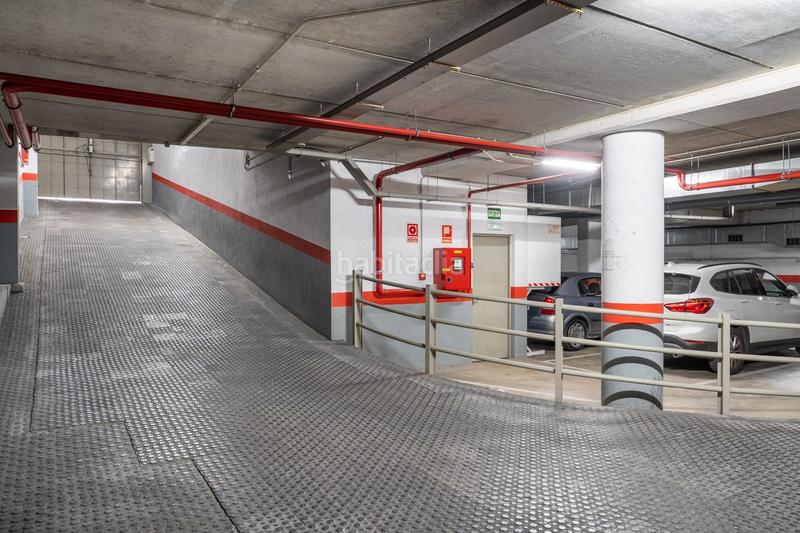 Foto d93b9f69-b81a-49ef-9876-0de942ea9f7a. Alquiler parking coche en calle ernest lluch 15 en Hospitalet de Llobregat (L´)