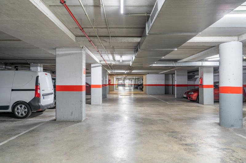Foto deec578f-0809-462b-9ca0-c7f5b563259e. Alquiler parking coche en calle ernest lluch 15 en Hospitalet de Llobregat (L´)