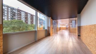 Rent Office space in Calle tarragona 153