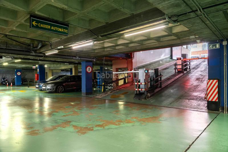 Foto b57238fa-547e-47e4-bce2-796437240cbe. Alquiler parking coche en calle hercegovina 21 en Barcelona