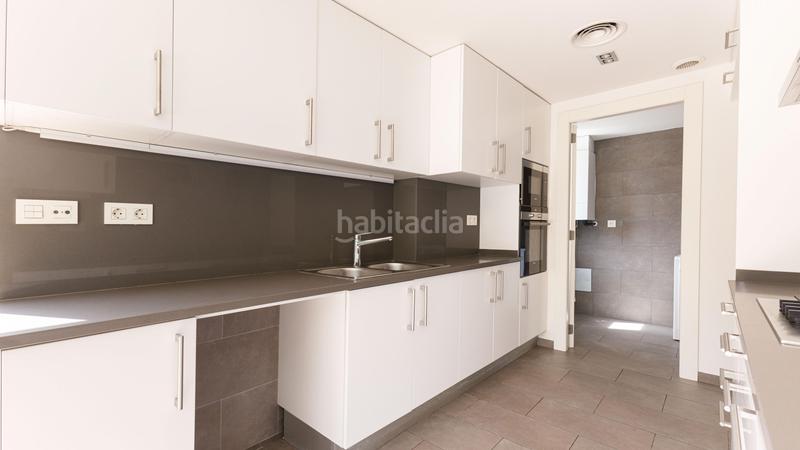 Foto 1f71fb4c-929e-455c-a187-68f36a8e9cd2. Casa en calle poble amazic 29-6 en Can Gambús Sabadell