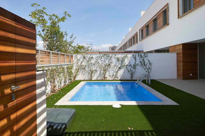 Foto bcbd49bd-b3d5-4d51-9f29-9dbbcb900abe. Casa en calle poble amazic 29-6 en Can Gambús Sabadell