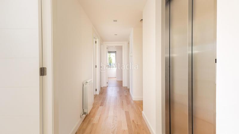 Foto eb27d351-b60b-4b64-b5ee-2e9cc5f04745. Casa en calle poble amazic 29-6 en Can Gambús Sabadell