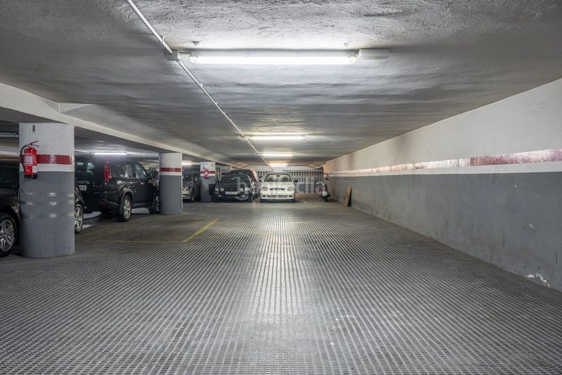 Foto 7b8af84c-29ad-47ee-8ac4-24843aa6c494. Rent car parking in calle in Sant Antoni Barcelona