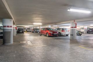 Rent Car parking in Calle