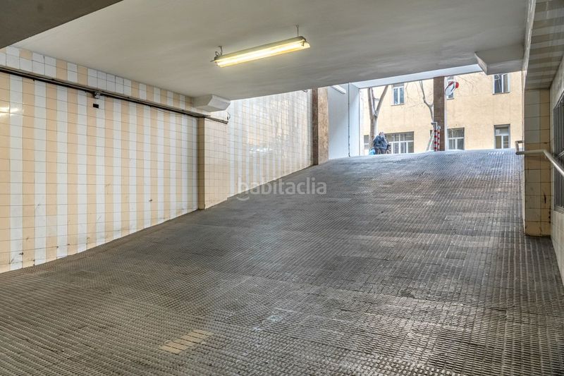 Foto 9f04ed5b-2197-4dd7-92ae-7764c77a5a02. Rent car parking in calle in Sant Antoni Barcelona