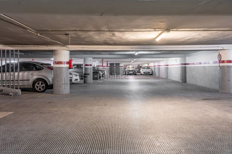 Foto b503f767-be73-44df-90e6-ec7a12090b4e. Rent car parking in calle in Sant Antoni Barcelona