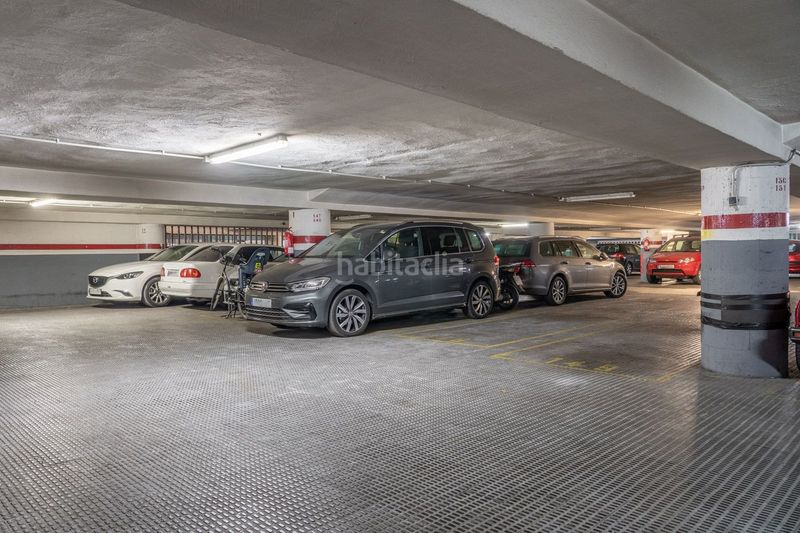 Foto b7dc760f-9cd8-438f-9f68-a7bd07671663. Rent car parking in calle in Sant Antoni Barcelona