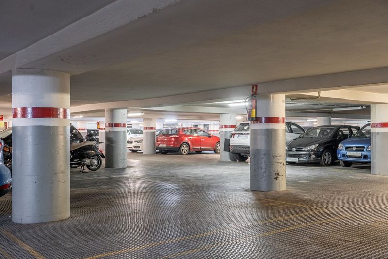 Foto c826a3e0-2706-4e5c-893f-81c428d97bbf. Rent car parking in calle in Sant Antoni Barcelona