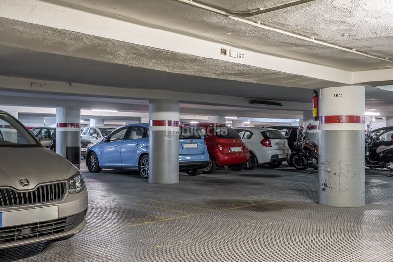 Foto d4e7d633-bb50-4642-87a4-27ee4f6d70b1. Rent car parking in calle in Sant Antoni Barcelona