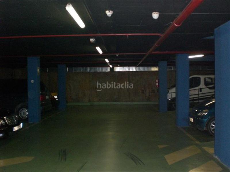 Foto e23464f4-954a-402f-bed3-793608615a89. Alquiler parking coche en calle llorens i barba 68 en Barcelona