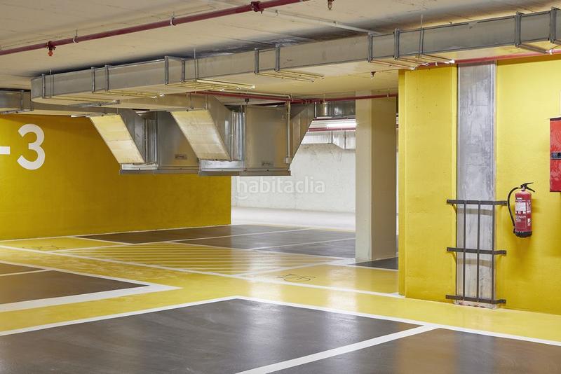 Foto 10cd0843-aca6-4dff-ad09-6f15648a2325. Alquiler parking coche en calle enamorats 40-4 en Barcelona