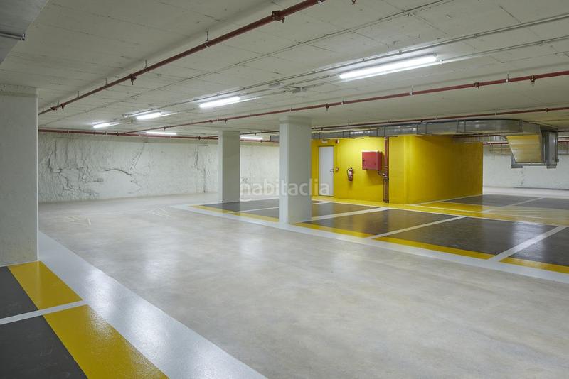 Foto 5b3e8d4f-491a-4e59-a9a3-f6925bbeba0c. Alquiler parking coche en calle enamorats 40-4 en Barcelona