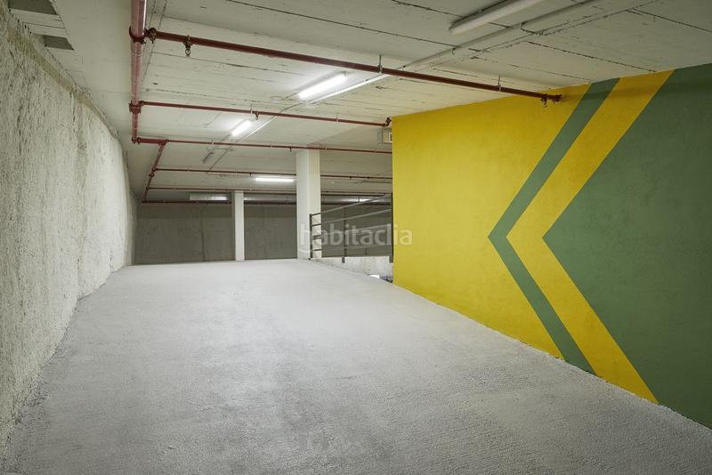 Foto bbceed3e-e58f-49f8-b114-eade773abe04. Alquiler parking coche en calle enamorats 40-4 en Barcelona