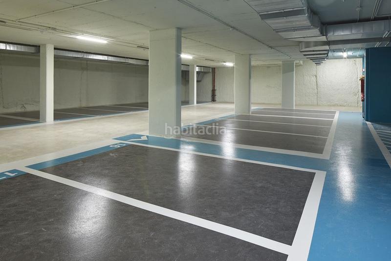 Foto f5e196e3-8dad-4048-8912-d98b2fb76f90. Alquiler parking coche en calle enamorats 40-4 en Barcelona
