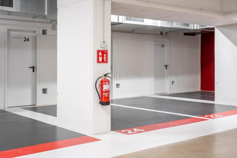 Foto b2ec441c-d89d-437b-9fee-8a4185a5be50. Location parking voiture dans avenida sant joan despi 4 dans Sant Joan Despí