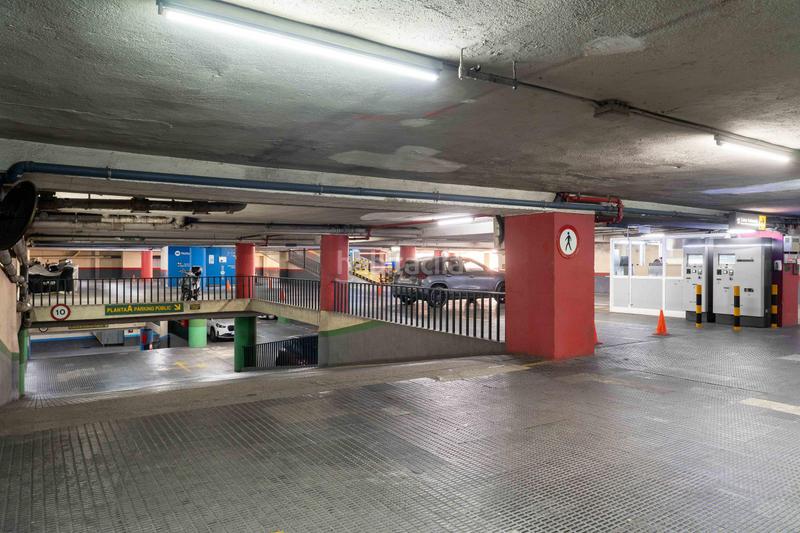 Foto 8f08a7ea-4238-422d-820e-5817045a191a. Rent car parking in calle comte urgell 234 234 in Barcelona