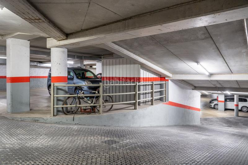 Foto 31691617-81b4-43d3-970a-e56cbfefe004. Rent car parking in calle ernest lluch 15 in Collblanc Hospitalet de Llobregat (L´)