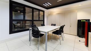 Rent Office space in Avenida madrid 95