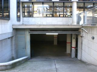 Miete Motorradparkplatz in Calle tomas breton 32