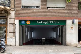 Motorcycle parking in CALLE BRUC 103