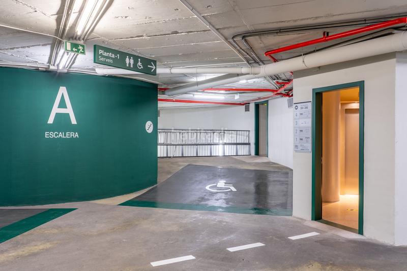 Foto 321b2de3-3bdd-437b-8452-dce5f0527988. Lloguer aparcament cotxe a calle via augusta 281 a Barcelona