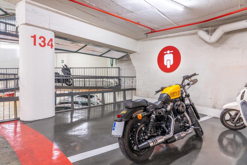 Foto a8b46af0-528d-40bd-a2d8-b6f06f396f00. Alquiler parking coche en calle via augusta 281 en Barcelona