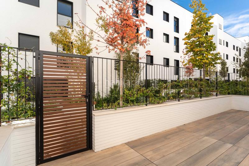 Foto 34f29532-5b4a-426d-9988-54ac639aa4d6. Location rez-de-chaussée 96m<sup>2</sup> dans ronda de jean monnet 230 dans Sabadell