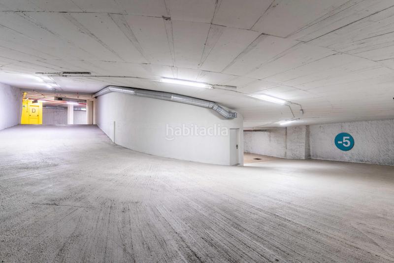 Foto 415bdcc2-7436-4de5-971f-9e3b9b04d855. Location parking voiture dans calle via augusta 349- dans Barcelona