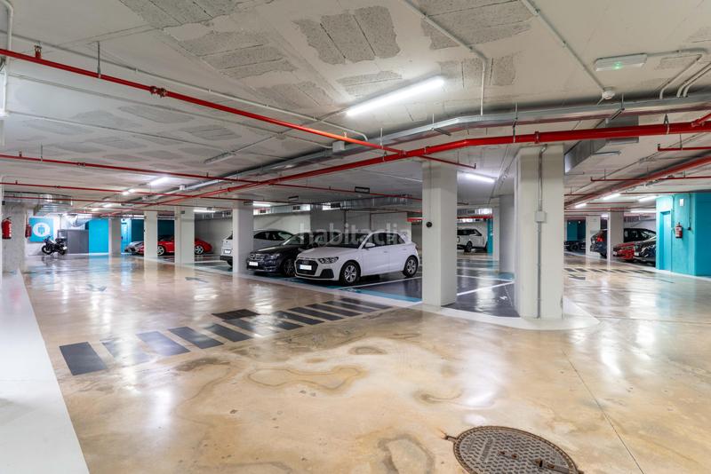 Foto d41f3d1c-0303-41e3-8c93-ada9bbbe4c34. Location parking voiture dans calle via augusta 349- dans Barcelona