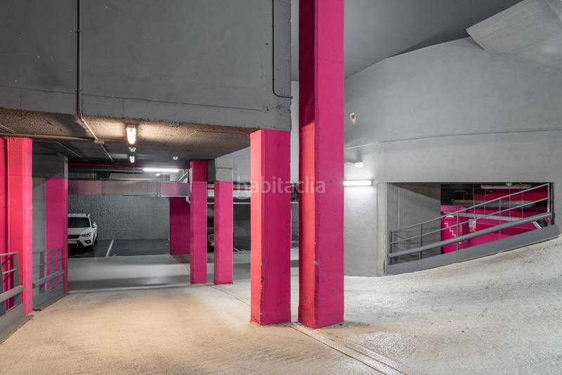 Foto e40b9ee2-e6b3-49a5-9729-f6085a6956cc. Miete autoparkplatz in calle carreras candi 62-6 in Barcelona