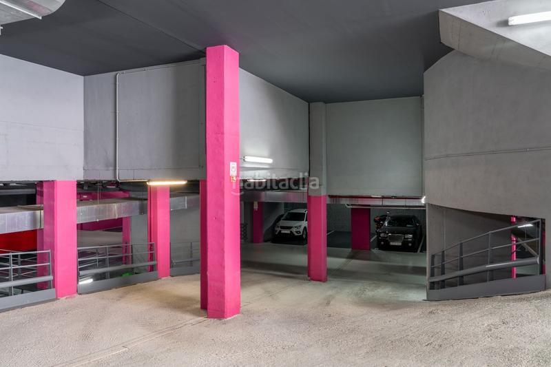 Foto f8e7b6af-02a2-44ec-80fa-81f0fd159dd8. Location parking voiture dans calle carreras candi 62-6 dans Barcelona