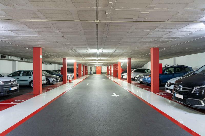 Foto 91e87d85-286e-4536-918e-686b512ca8e9. Alquiler parking moto en calle comte borrell 28 en Barcelona