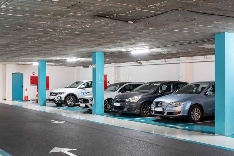 Foto bc579f9e-4c24-4c87-85b2-a38237006972. Alquiler parking moto en calle comte borrell 28 en Barcelona