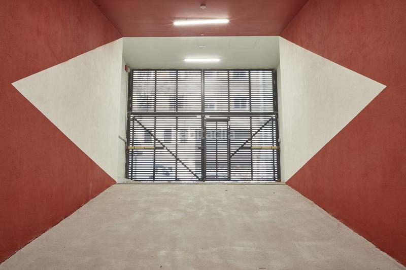 Foto 6f2ac1a4-ac32-4733-8ae0-07ba7f117fde. Location parking voiture dans calle enamorats 40-4 dans Barcelona