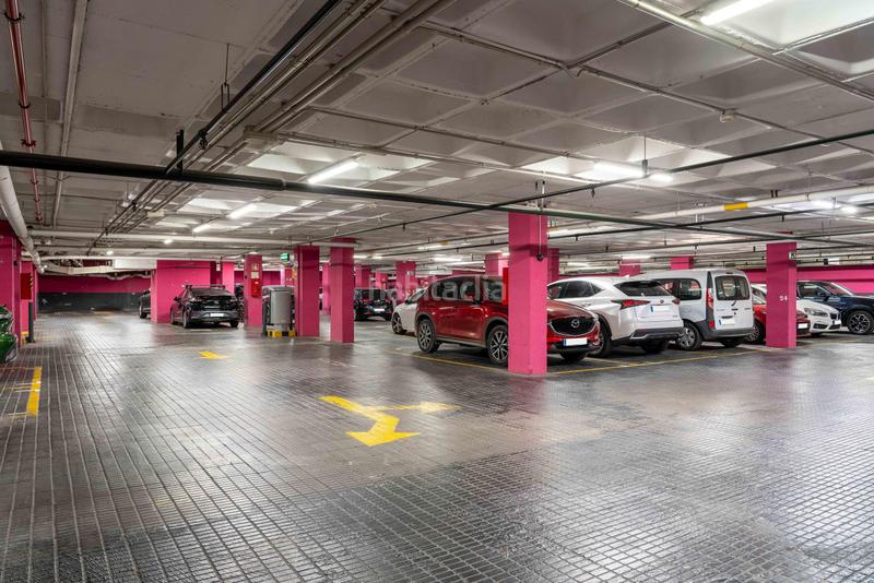 Foto abe74e86-597a-4254-91a9-c08df5895531. Alquiler parking coche en calle comte urgell 154 en Barcelona