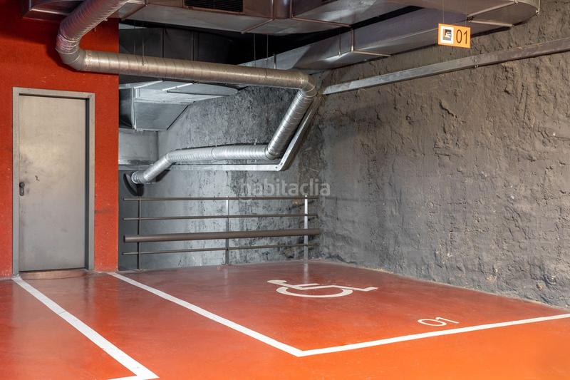 Foto c341e3ea-7158-41a2-befc-2b5c4450ee39. Location parking voiture dans calle pelai 3 dans Raval Barcelona