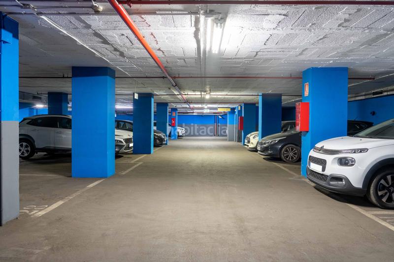 Foto 01a41650-f18e-42cd-8276-638bc3147eca. Location parking voiture dans avenida diagonal 593 dans Barcelona