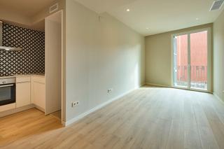 Rent Flat in Carrer de valència 595