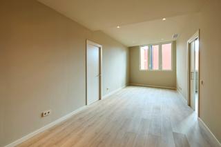 Rent Flat in Carrer de valència 595
