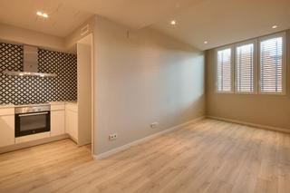 Rent Flat in Carrer de valència 595