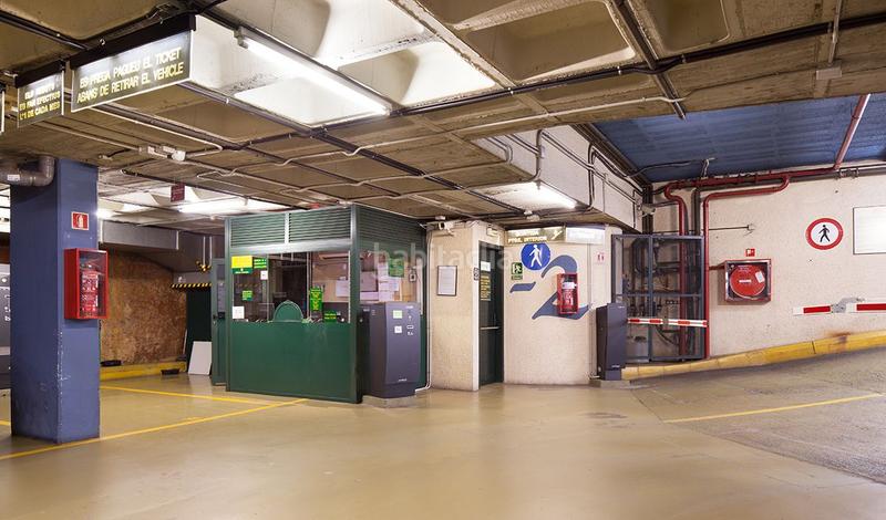 Foto b71bd5c8-2d29-4485-9c8b-2900d6c2b0ee. Location parking voiture dans calle pere i pons 6 dans Barcelona